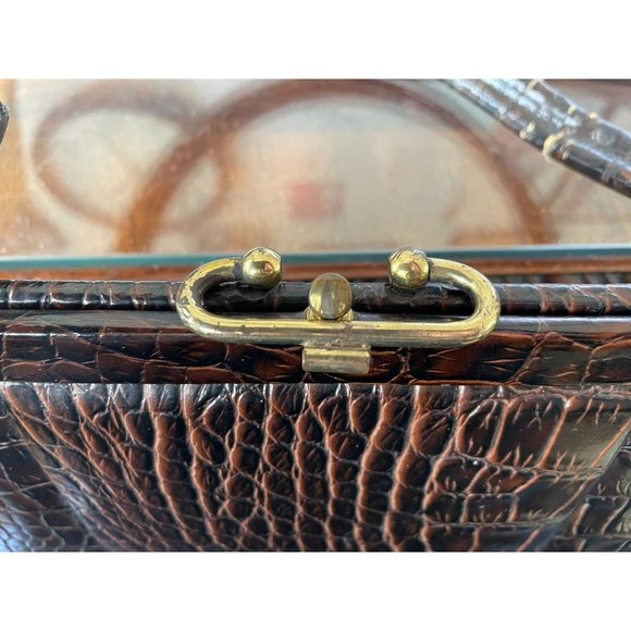 Vintage Womens Alligator Handbag Size-13" x 10" x 3". strap drop 6" - Picture 8 of 12